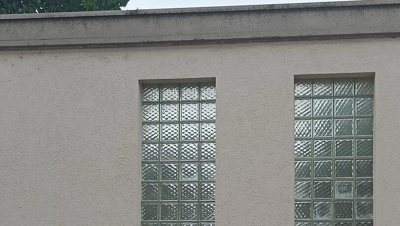 Historische Mauer am Rand des Lidl-Parkplatzes. Historische Mauer am Rand des Lidl-Parkplatzes.