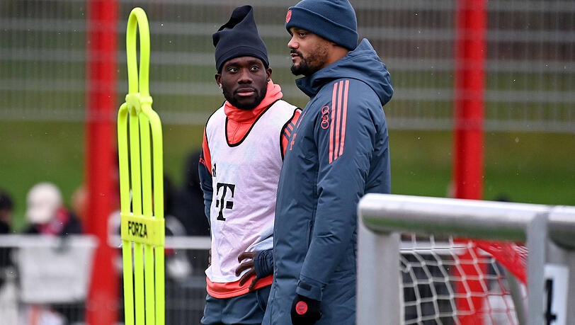 Am Samstag in Stuttgart wieder im Kader? Alphonso Davies (l.), hier mit Trainer Vincent Kompany. Am Samstag in Stuttgart wieder im Kader? Alphonso Davies (l.), hier mit Trainer Vincent Kompany.