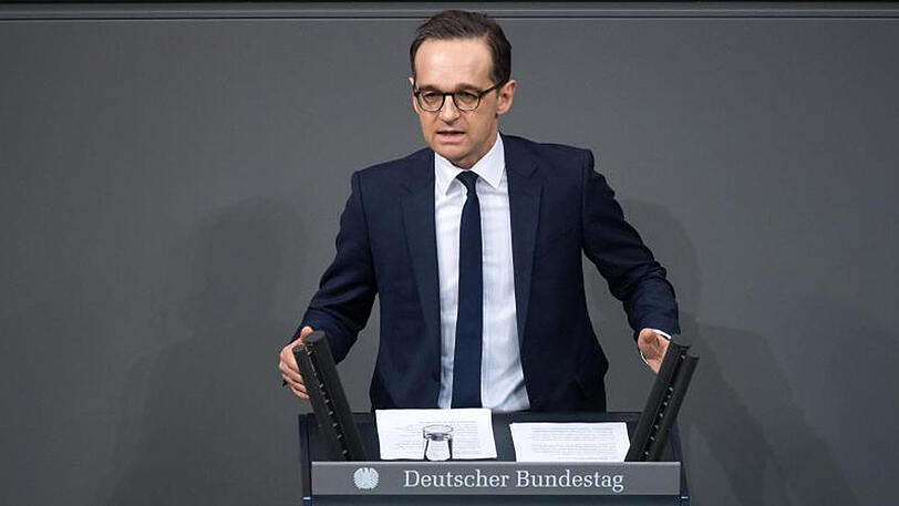Der Bundesjustizminister will Betreiber von sozialen Internet-Netzwerken im Kampf gegen Hasskommentare stärker in die Verantwortung nehmen.