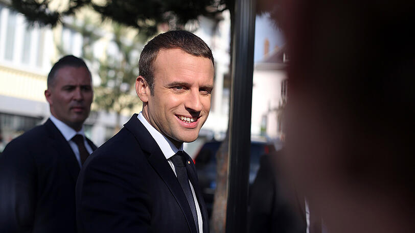 Emmanuel Macron am Sonntagmorgen auf dem Weg ins Wahllokal in Le Touquet.