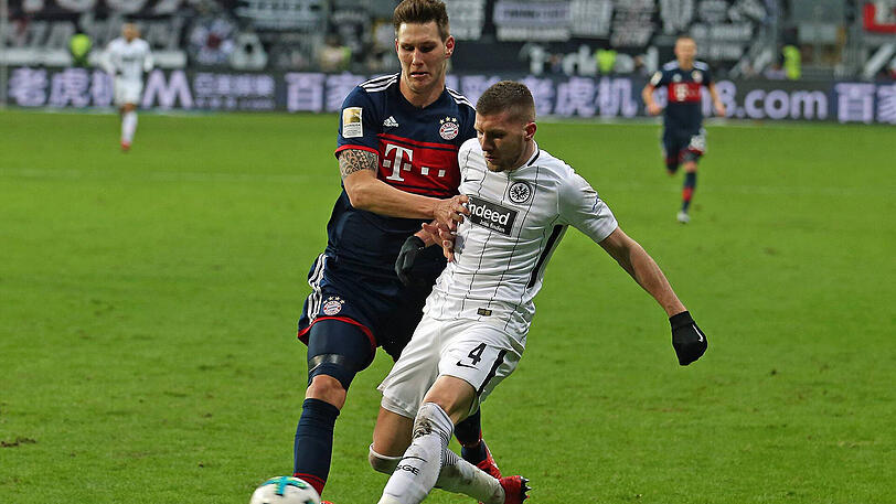 Niklas Süle: Note 2 -
Gegen Paris war der Innenverteidiger der Boateng-Stellvertreter, in Frankfurt spielte er für Hummels (geschont). Im Laufduell mit Rebic unterlegen, aber meist mit souveränem Stellungsspiel. Stets resolut und ohne Schnörkel.