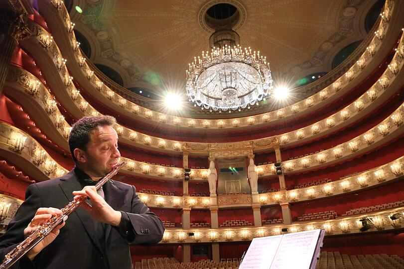 Der Flötist Paolo Taballione im Nationaltheater.