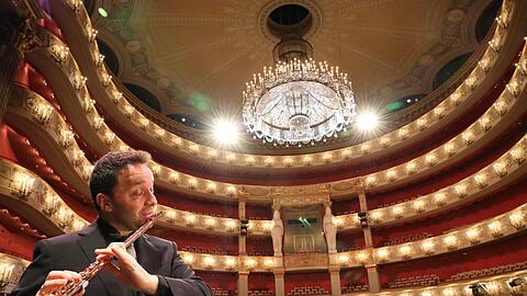 Der Flötist Paolo Taballione im Nationaltheater.