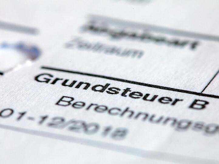Ein Abgabenbescheid für die Entrichtung der Grundsteuer.