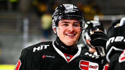 Alter Münchner Bekannter im Trikot der Kölner Haie, die zuletzt 2002 den Meistertitel holen konnten: Justin Schütz.