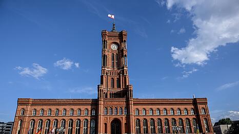 Auch in Berlin wird ein enges Rennen zwischen den f&uuml;hrenden Parteien erwartet. (Archivbild)