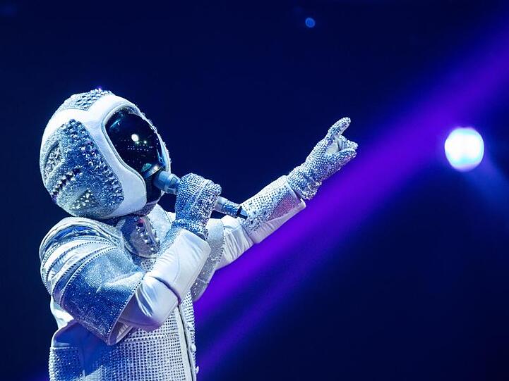 Wer verbirgt sich hinter dem Astronauten?