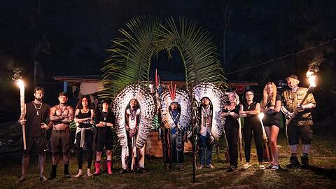 Acht Promis im brasilianischen Urwald: Joey Kelly, Lilly Becker, Parshad, Willi Whey, Gina Rühl, Antonia Hemmer, Lézan und How2Shirli stellen sich der Herausforderung "Surviving Amazonas".