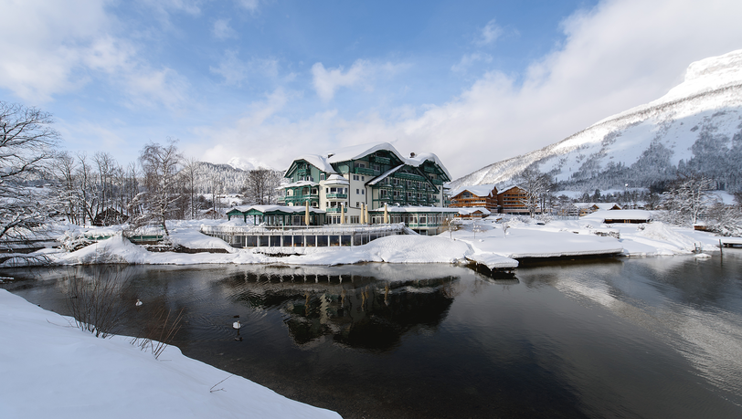 Die Seevilla ist in dieser Jahreszeit ein Ort zum Ankommen - ein warmer R&uuml;ckzugsort mit Blick auf die verschneite Landschaft, weit weg von &uuml;berf&uuml;llten Pisten und Hektik.