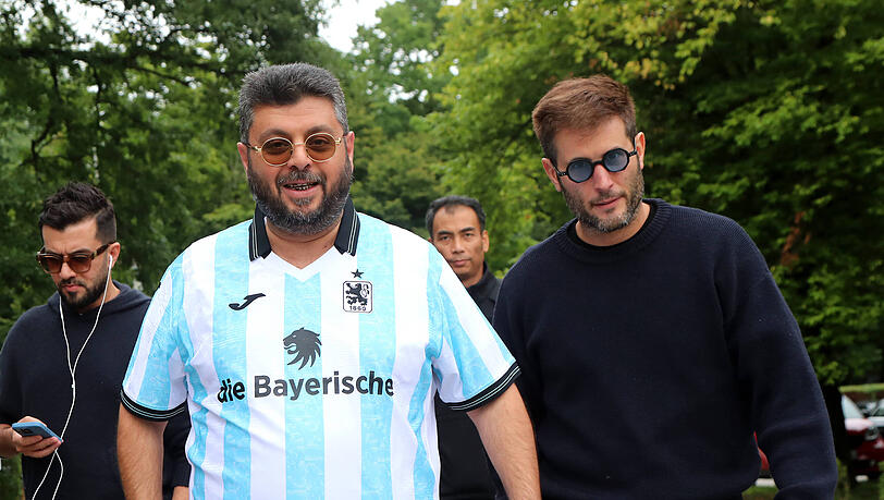 Löwen-Investor Hasan Ismaik (l.) im Junli 2025 an der Geschäftsstelle des TSV 1860 mit Biel Ballester Relat. Löwen-Investor Hasan Ismaik (l.) im Junli 2025 an der Geschäftsstelle des TSV 1860 mit Biel Ballester Relat.