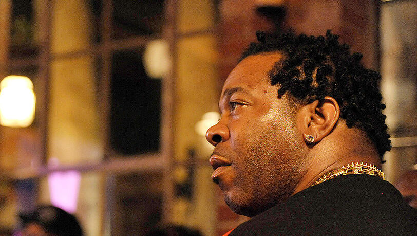 Ein Ausrutscher: Busta Rhymes holt sich eine blutige Nase Ein Ausrutscher: Busta Rhymes holt sich eine blutige Nase