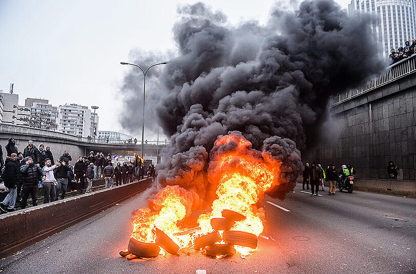 Die französischen Taxifahrer protestieren gegen Uber.