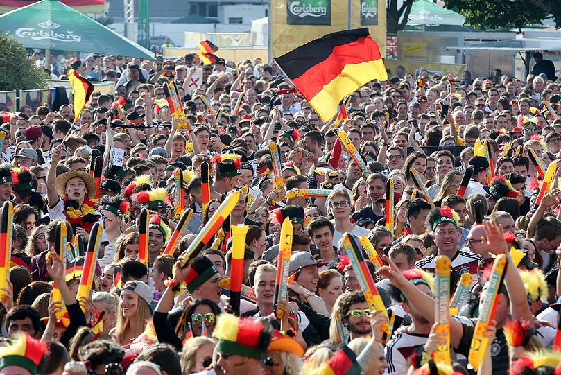 So feierten die Fans den 1:0-Sieg der Nationalmannschaft beim Public Viewing.