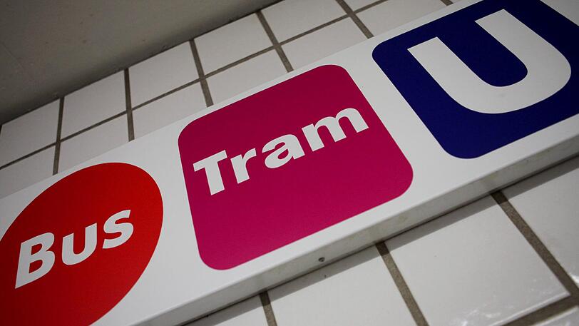 Busse, Trambahnen und U-Bahn fahren in der Nacht zum Sonntag Extraschichten.