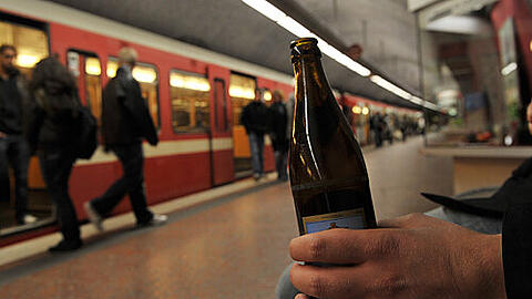 Bier trinken in der Nürnberger U-Bahn - wie hier in der Station Lorenzkirche - wird womöglich bald verboten.