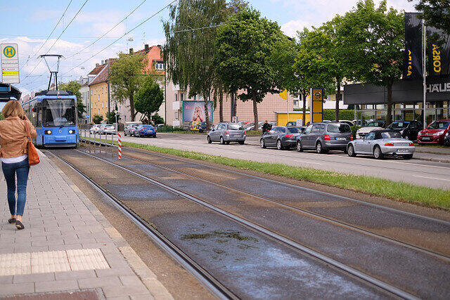 Das Mädchen übersah die herannahende Tram und wurde erfasst.