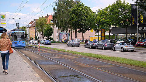 Das Mädchen übersah die herannahende Tram und wurde erfasst.