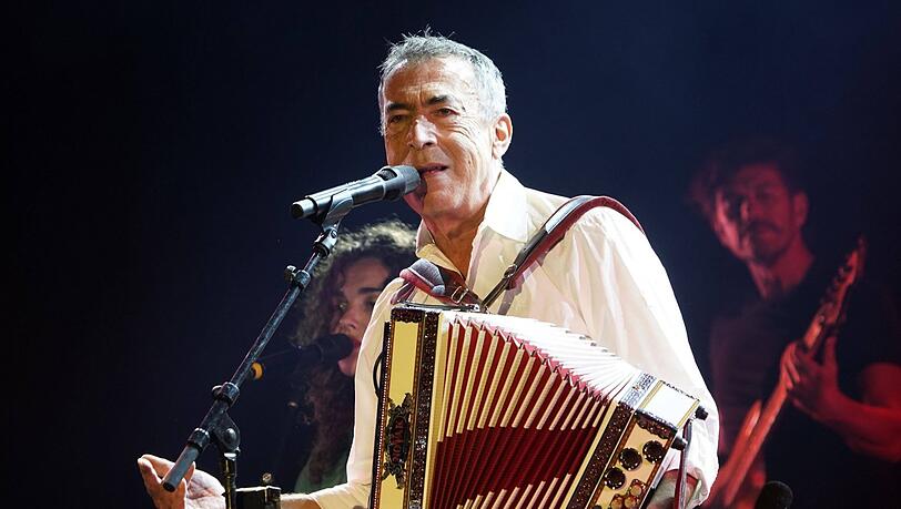 Hubert von Goisern im September 2022 im Berliner Admiralspalast. Hubert von Goisern im September 2022 im Berliner Admiralspalast.