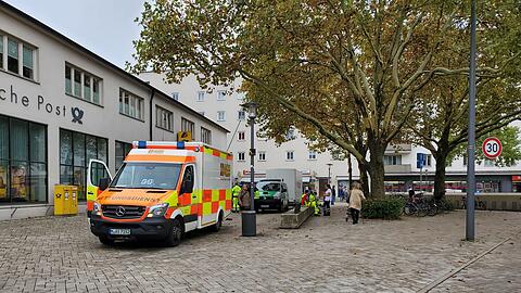 Hier hat ein Kleintransporter-Fahrer einen 83-jährigen Fußgänger übersehen und überfahren.