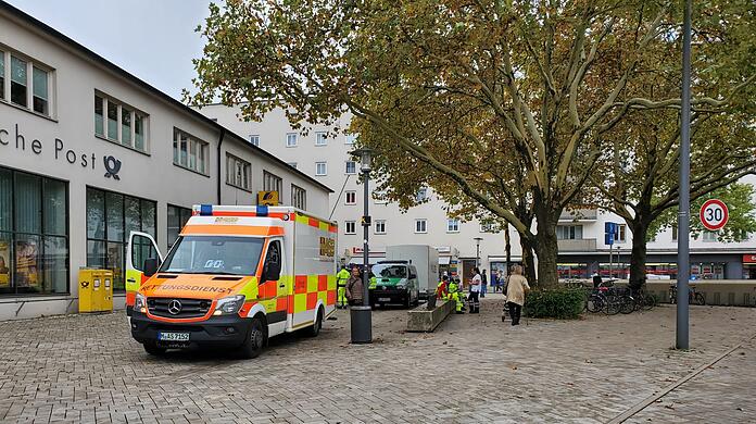 Hier hat ein Kleintransporter-Fahrer einen 83-jährigen Fußgänger übersehen und überfahren.