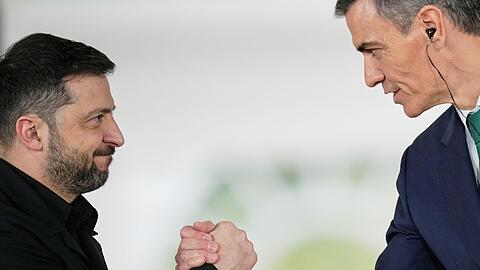 S&aacute;nchez bekr&auml;ftigte die "vollst&auml;ndige und entschiedene" Unterst&uuml;tzung Spaniens f&uuml;r die Ukraine.