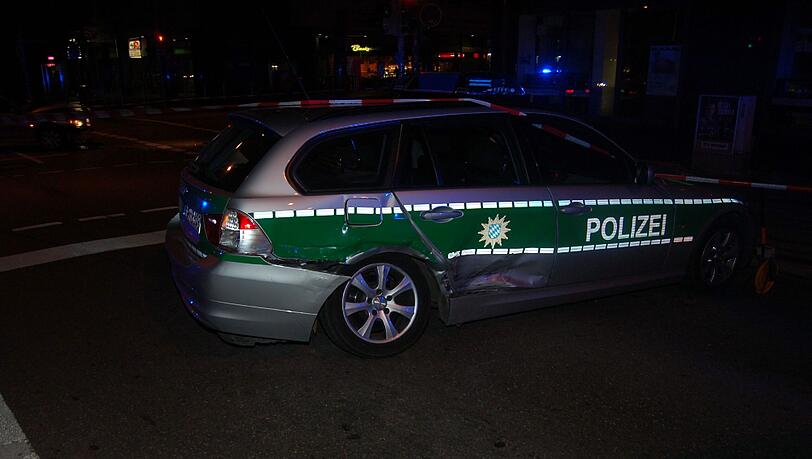 ...einen Streifenwagen übersehen: Der war mit Martinshorn und Blaulicht bei Rot auf der Paul-Heyse-Straße gefahren. ...einen Streifenwagen übersehen: Der war mit Martinshorn und Blaulicht bei Rot auf der Paul-Heyse-Straße gefahren.