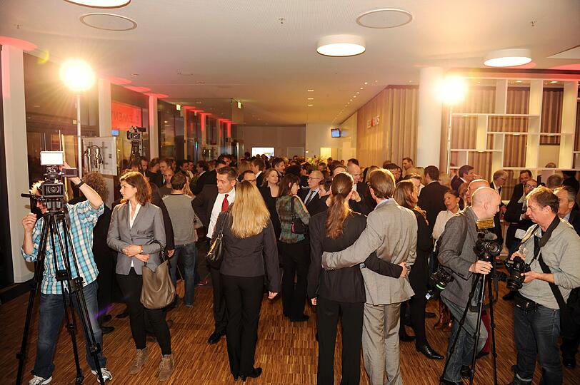 Beim Elements-Opening: ein knackiger Lothar Matthäus, die Magersucht der Alena Gerber, die Diät von Eva Habermann, häusliche Gewalt bei Michel Guillaume. Sehen Sie hier die besten Bilder.