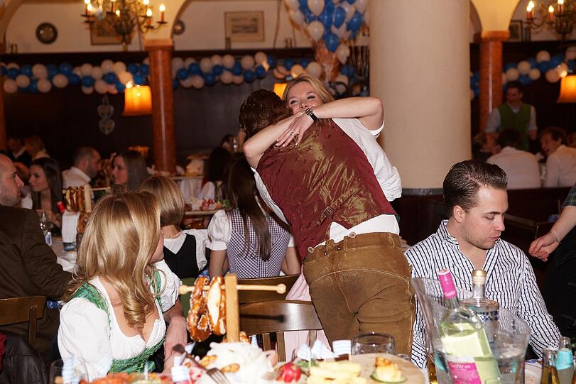 Wiesn-Halbzeit: Immer wenn es noch knapp ein halbes Jahr bis zum Oktoberfest ist, feiern die Münchner im Franziskaner. Die Bilder vom sexy Wiesn-Warm-up.