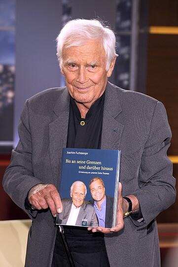 Joachim Fuchsberger bei seiner Buchpräsentation in der Talkshow "Menschen bei Maischberger".