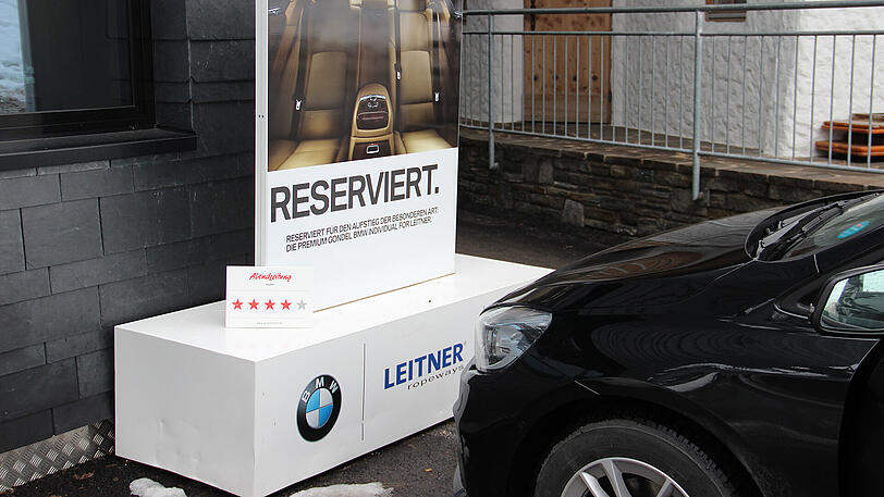 Exklusiver Parkplatz direkt unter der Gondel, das ist Top. Leider schlecht ausgeschildert und schwer zu finden. Außerdem ist nur Platz für zwei Autos. Am Wochenende sind die schnell voll, dann muss normal geparkt werden. Dafür gibt's einen Stern Abzug &ndash; 4 Sterne!