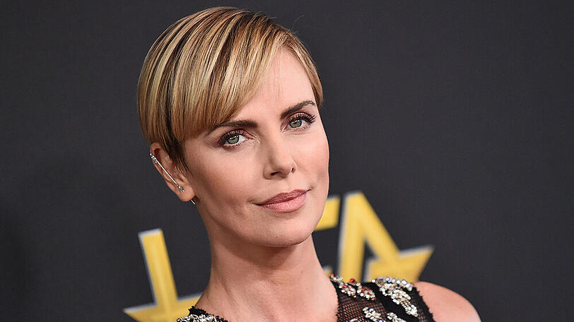 Ob sich Charlize Theron im neuen Jahr "Der Bachelor" ansieht?