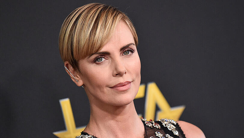 Ob sich Charlize Theron im neuen Jahr "Der Bachelor" ansieht? Ob sich Charlize Theron im neuen Jahr "Der Bachelor" ansieht?