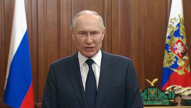 Der russische Präsident Wladimir Putin meldet sich nach dem Aufstand in einer Fernsehansprache zu Wort. Der russische Präsident Wladimir Putin meldet sich nach dem Aufstand in einer Fernsehansprache zu Wort.