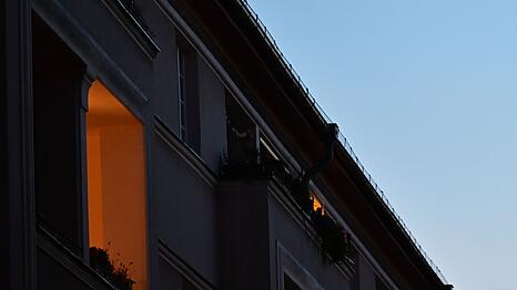 Auf der Suche nach einer neuen Wohnung bewarb sich eine Frau 2022 per Internetformular auf ein Inserat.