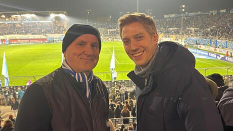 Dominik Krause beim L&ouml;wen-Spiel mit Christian Waggershauser, dem Muffathallen-Chef, der lange Jahre auch L&ouml;wen-Funktion&auml;r war.