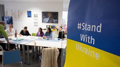 Ukrainerinnen und Ukrainer m&uuml;ssen in der Europ&auml;ischen Union, um Schutz zu erhalten, keinen Asylantrag stellen. (Symbolbild)