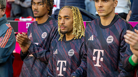 Keine Zukunft beim FC Bayern (v.l.): Jonah Kusi-Asare ist schon weg, Sacha Boey und Jo&atilde;o Palhinha sollen folgen.