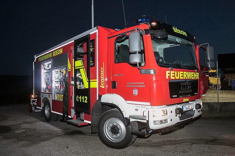Bei Seeon-Seebruck ist eine Kuh in eine Güllegrube gestürzt und wurde mit Hilfe der Feuerwehr aus ihrer misslichen Lage befreit. Die Bilder...