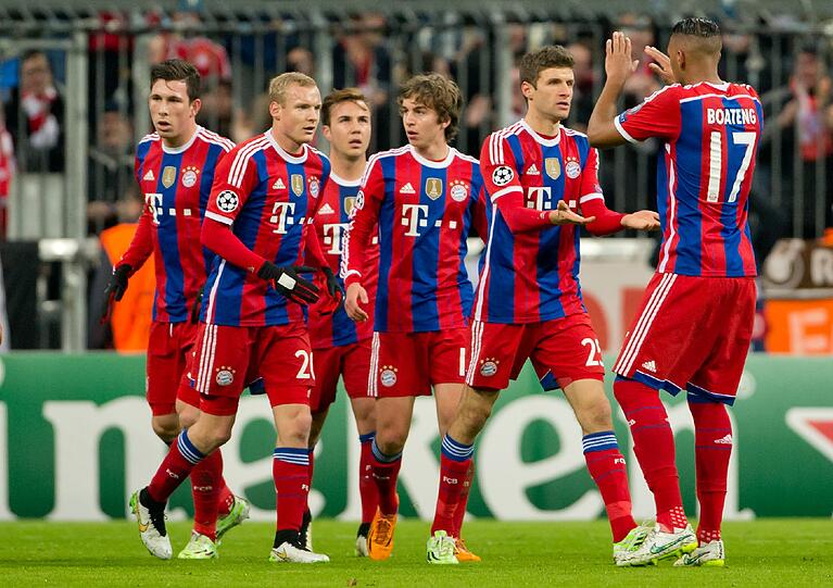 JÉRÔME BOATENG (r.): NOTE 3

Gegen die sehr passiven Moskauer mit großem Offensivdrang. Sah bei Doumbias Chance nicht gut aus, als er sich austanzen ließ. Sonst kaum gefordert, zimmerte er auch gelegentlich den Ball auf den Moskauer Kasten.