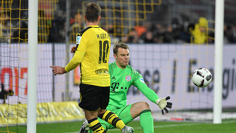 Manuel Neuer: Note 2. Machtlos beim 1:0 von Aubameyang, gegen Schürrles Volley-Gewaltschuss auf dem Posten. In der Halbzeit wie üblich von der Dortmunder Südtribüne mit Bananen beschenkt. Parierte stark Auge in Auge mit Aubameyang (71.). Manuel Neuer: Note 2. Machtlos beim 1:0 von Aubameyang, gegen Schürrles Volley-Gewaltschuss auf dem Posten. In der Halbzeit wie üblich von der Dortmunder Südtribüne mit Bananen beschenkt. Parierte stark Auge in Auge mit Aubameyang (71.).