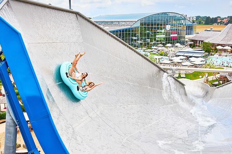 Bei der Foto-Challenge in der Therme Erding hatten die Kandidatinnen vor allem eines: Großen Spaß. Da fiel es auch Stephanie und Luise nicht allzu schwer in die Kamera zu strahlen.