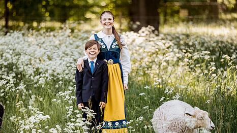 Prinzessin Estelle und Prinz Oscar in der Umgebung von Schloss Haga.
