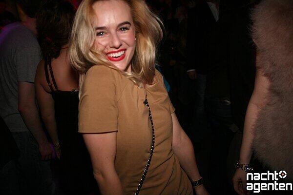 Bei der "Offiziellen Valentinstag Party" wartete das 8 Seasons mit heißen Blondinen auf. Mehr Bilder unter: www.nachtagenten.de