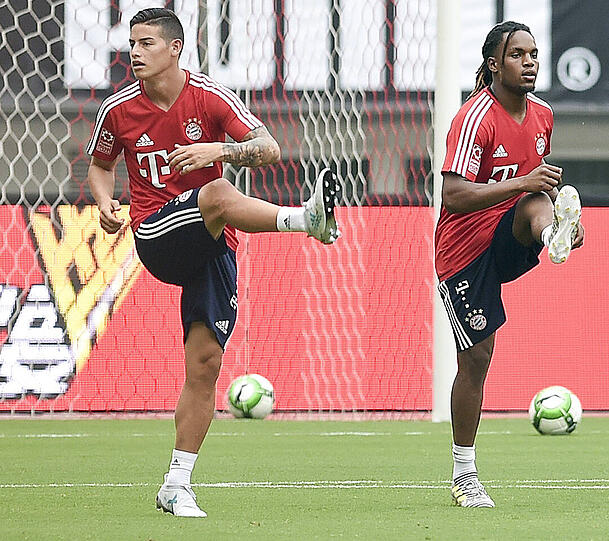 Um 11 Uhr Ortszeit bat Bayern-Trainer Carlo Ancelotti seine Stars auf einem Nebenplatz des Shanghai Stadiums zu einer ersten Einheit, nur wenig beschattet von den Hochhäusern der 24-Millionen-Einwohner-Metropole.