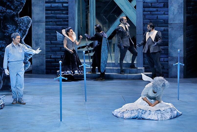 Wagners "Lohengrin" bei den Bayreuther Festspielen in der Ausstattung von Rosa Loy und Neo Rauch.
