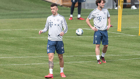 Ivan Perisic (l.) ist zurück im Mannschaftstraining des FC Bayern.