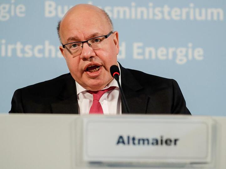 Peter Altmaier (CDU), Bundeswirtschaftsminister, hält eine Pressekonferenz über wirtschaftliche Maßnahmen gegen die Auswirkungen des Coronavirus ab.