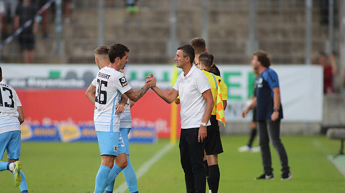 Phillipp Steinhart (li.) musste gegen Meppen verletzungsbedingt ausgewechselt werden.