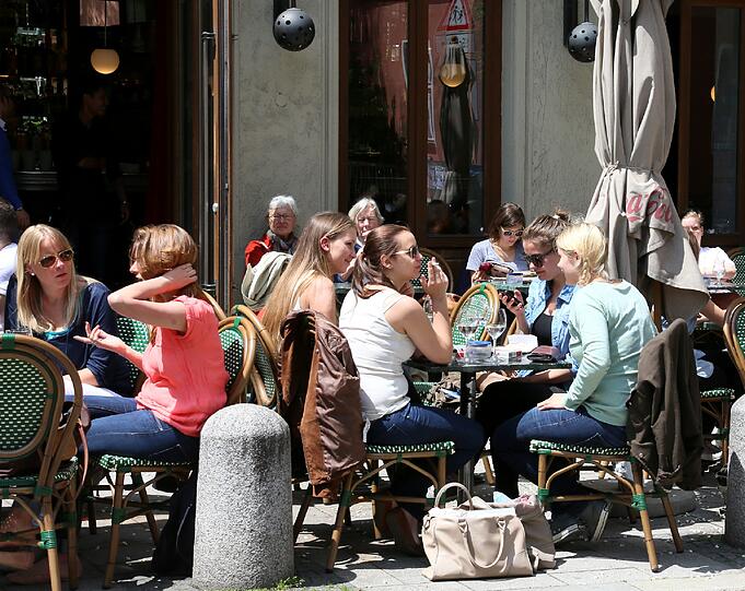 ... und an der Schellingstraße, wo die Uni gleich um die Ecke ist. Viele Studenten...