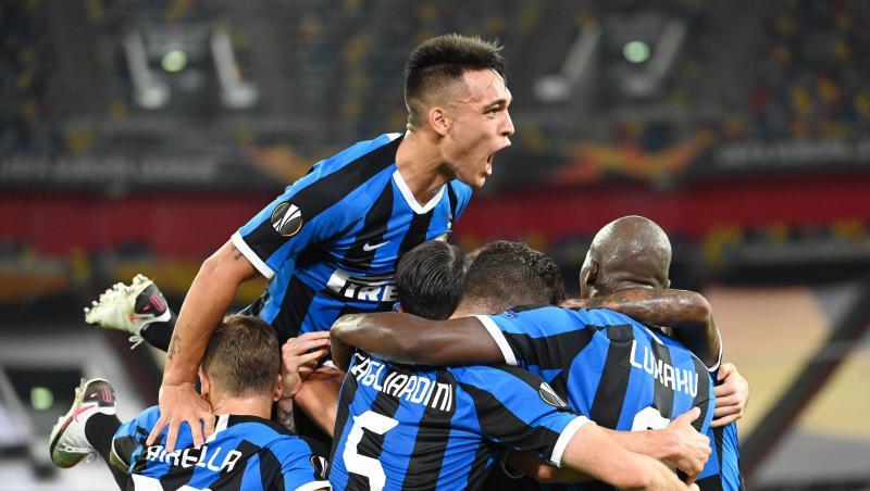 Die Spieler von Inter Mailand feiern einen weiteren Treffer gegen Schachtjor Donezk. Die Spieler von Inter Mailand feiern einen weiteren Treffer gegen Schachtjor Donezk.